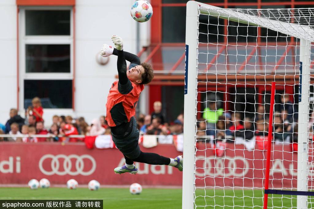 德甲球队拜仁慕尼黑训练备战比赛
        
    德甲球队拜仁慕尼黑训练备战比赛